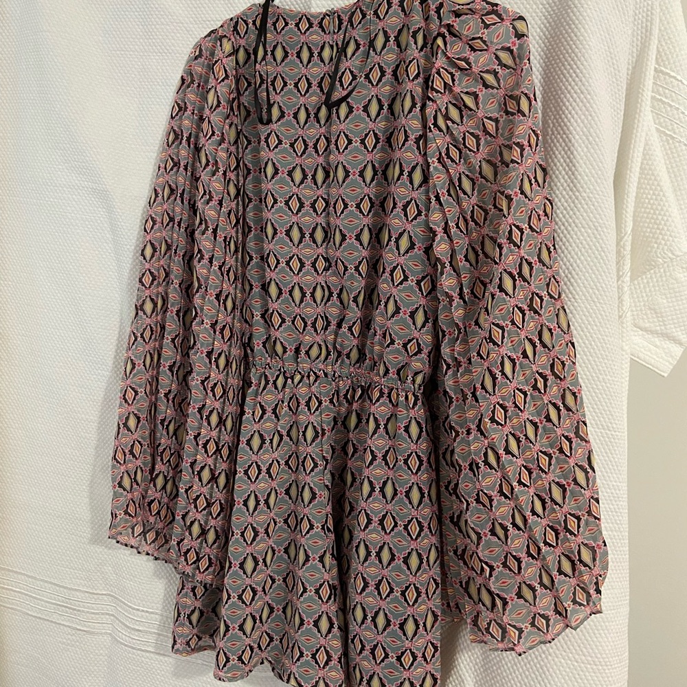 NWT Womens XS Fire Los Angeles Bell Sleeve Geometric Print Shorts Romper